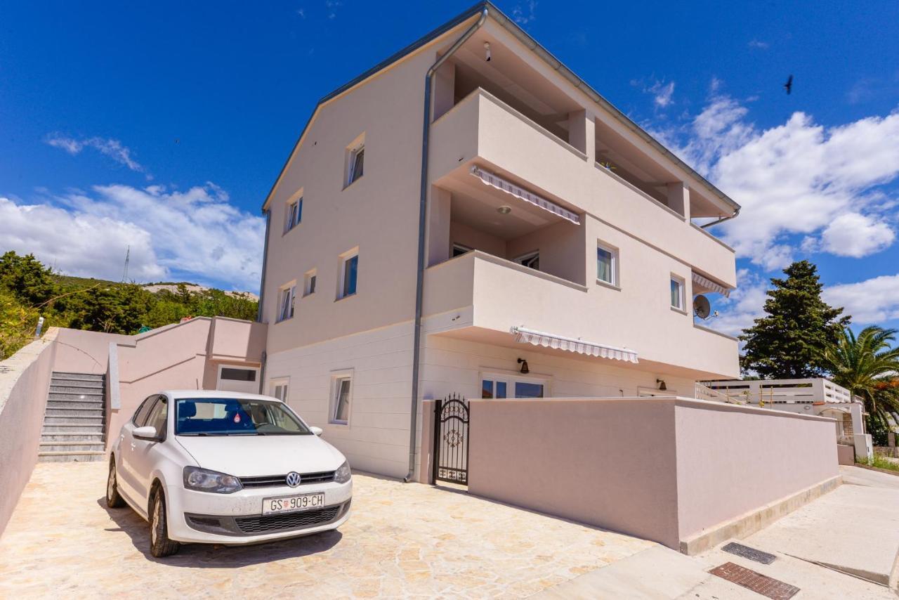Apartments Amfora - Cozy And Modern Apartments For Up To 15 People, 100M From The Sea And Beach Stara Novalja Exterior foto