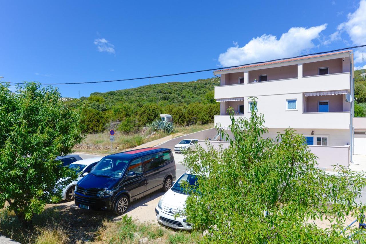 Apartments Amfora - Cozy And Modern Apartments For Up To 15 People, 100M From The Sea And Beach Stara Novalja Exterior foto